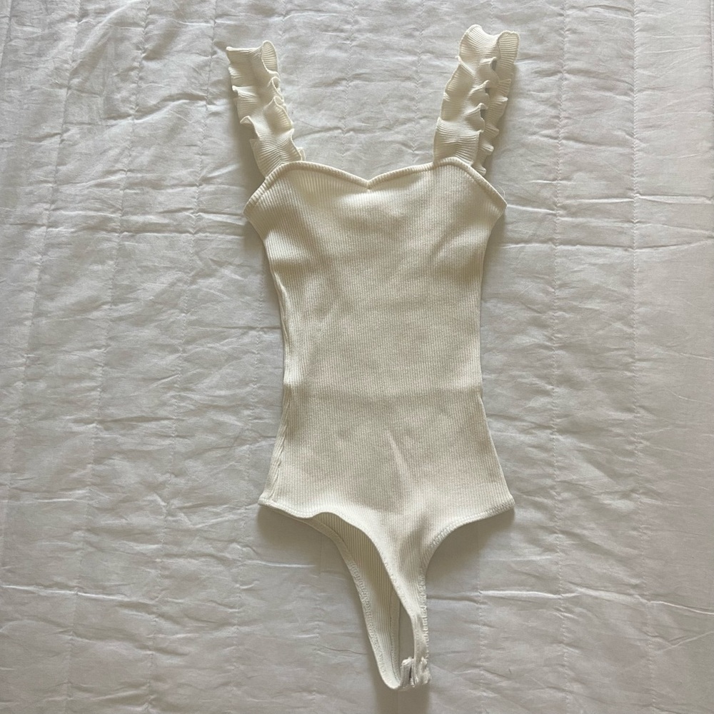 NWOT! francesca’s ruffle strap bodysuit